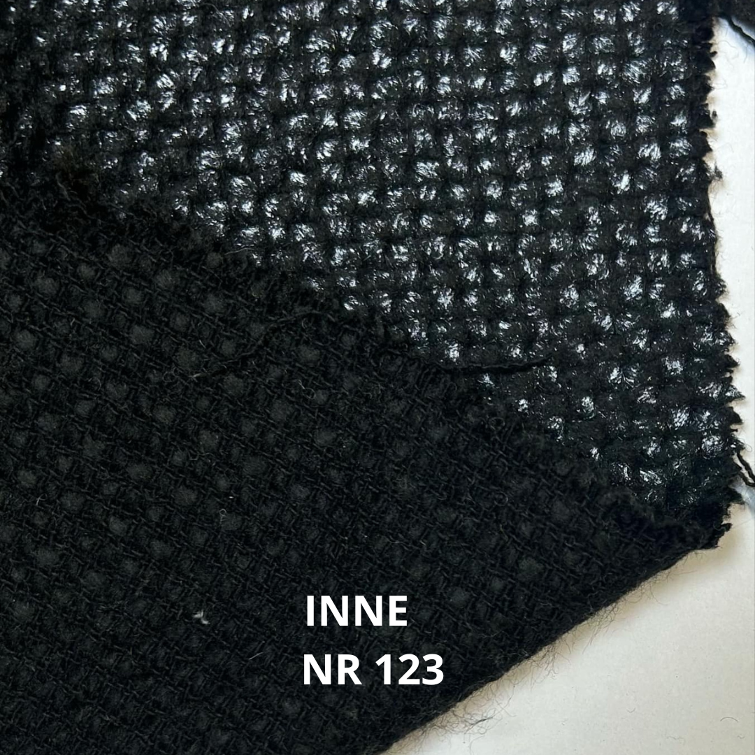 Czarna elegancka tkanina z wełną i połyskiem nr 123