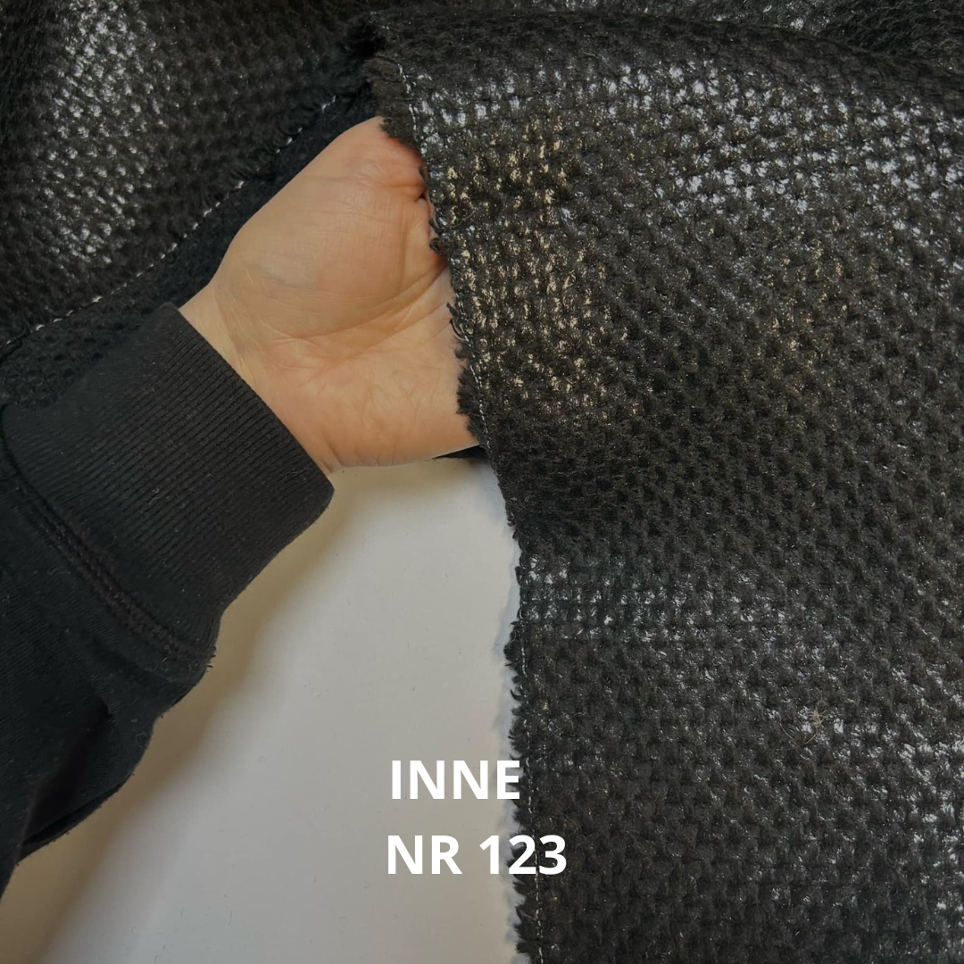Czarna elegancka tkanina z wełną i połyskiem nr 123